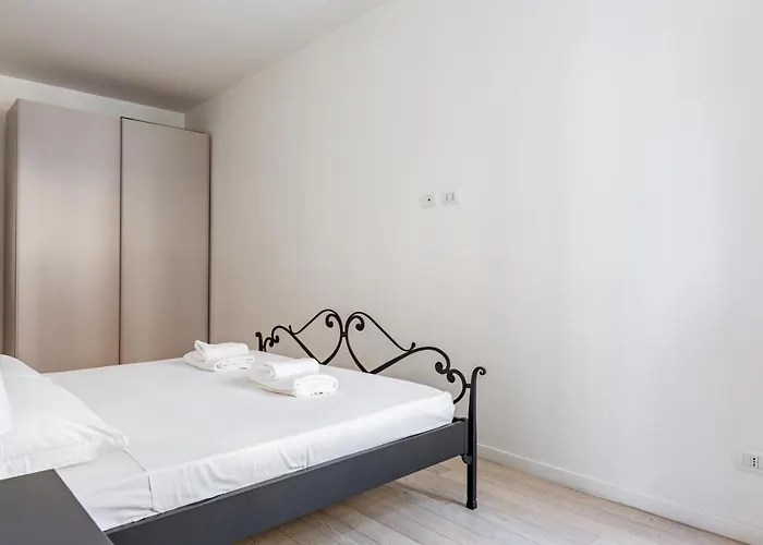 Guesthost - Milano Central Station Renovated Apt